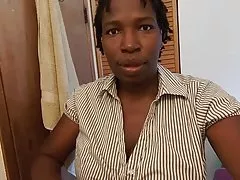 Linda morena seduz o porno caseiro amador brasileiro cliente com peitos e o beija muito gentilmente